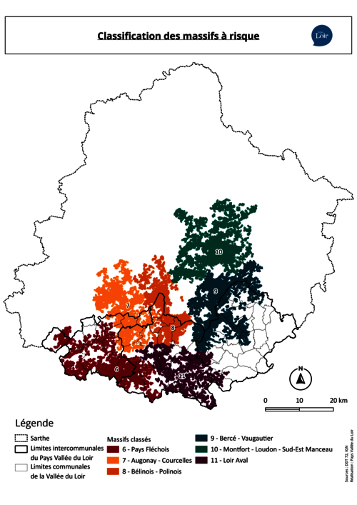 Carte représentant la classification des massifs à risque dans la région de la Vallée du Loir. Les zones sont colorées selon leur numéro de massif : Rouge pour le massif 6 : Pays Fléchois ; Orange pour le massif 7 : Augonay - Courcelles ; Violet pour le massif 8 : Bélinois - Polinois ; Bleu foncé pour le massif 9 : Bercé - Vaugautier ; Vert foncé pour le massif 10 : Montfort - Loudon - Sud-Est Manceau ; Mauve pour le massif 11 : Loir Aval. Les limites intercommunales sont tracées en noir, les limites communales en gris. Une échelle en kilomètres est visible en bas à droite, accompagnée d’une rose des vents indiquant le nord.